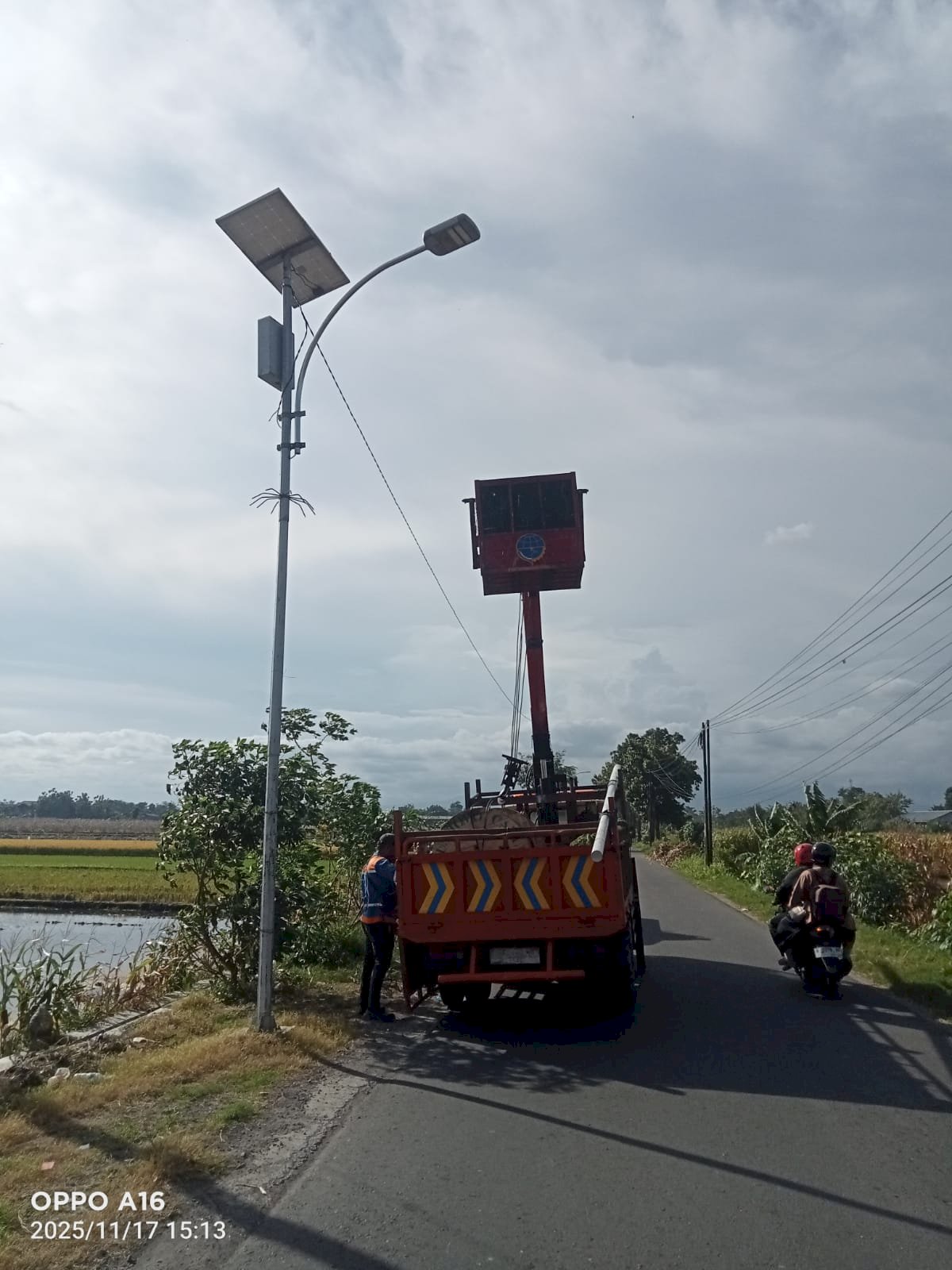 Responsif dalam Bertindak! Dinas Perhubungan Klaten Cepat Tangani Aduan PJU Rusak Sabranglor dengan Instalasi Smart Solar Lighting Terbaru