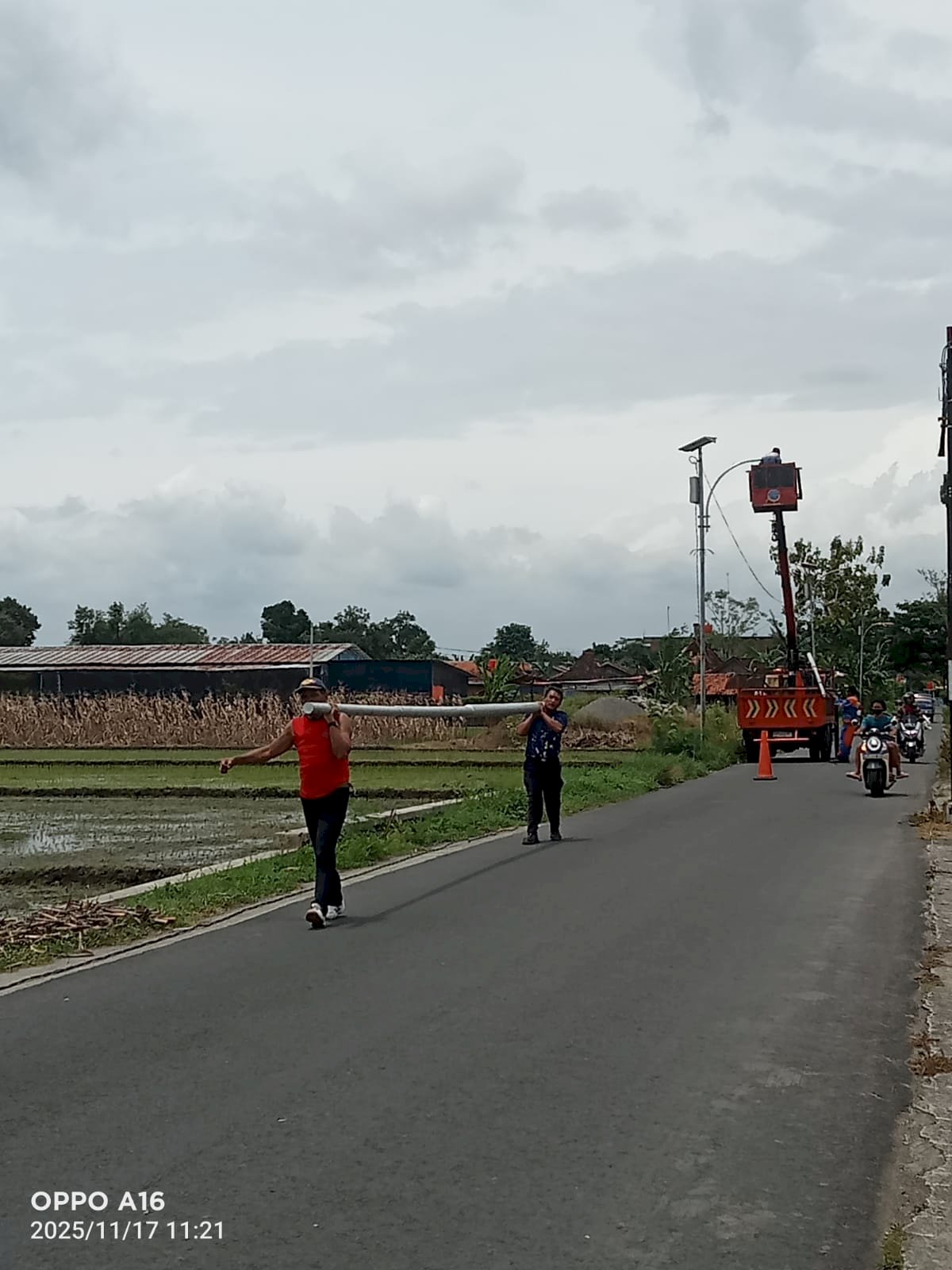 Responsif dalam Bertindak! Dinas Perhubungan Klaten Cepat Tangani Aduan PJU Rusak Sabranglor dengan Instalasi Smart Solar Lighting Terbaru