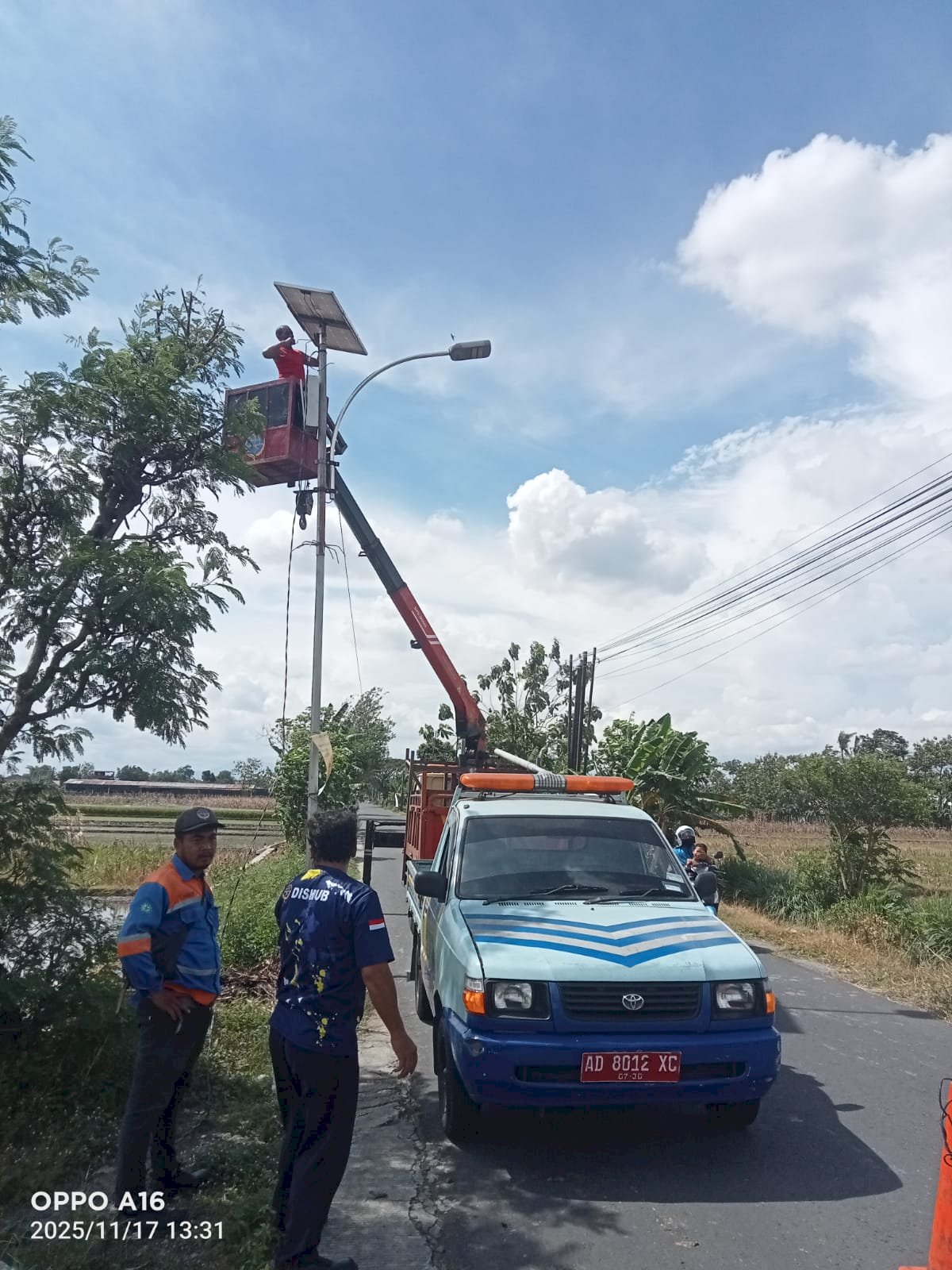 Responsif dalam Bertindak! Dinas Perhubungan Klaten Cepat Tangani Aduan PJU Rusak Sabranglor dengan Instalasi Smart Solar Lighting Terbaru