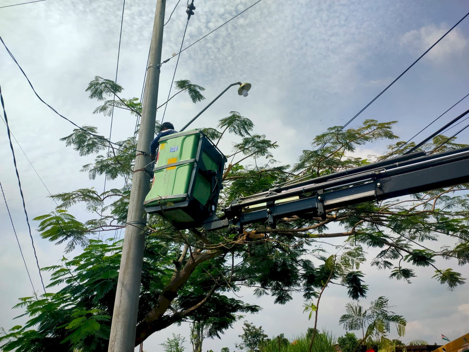 Dishub Klaten Tingkatkan Kualitas Pencahayaan Jalan Ruas Buntalan-Bangilan Melalui Program Perawatan Sistematis PJU
