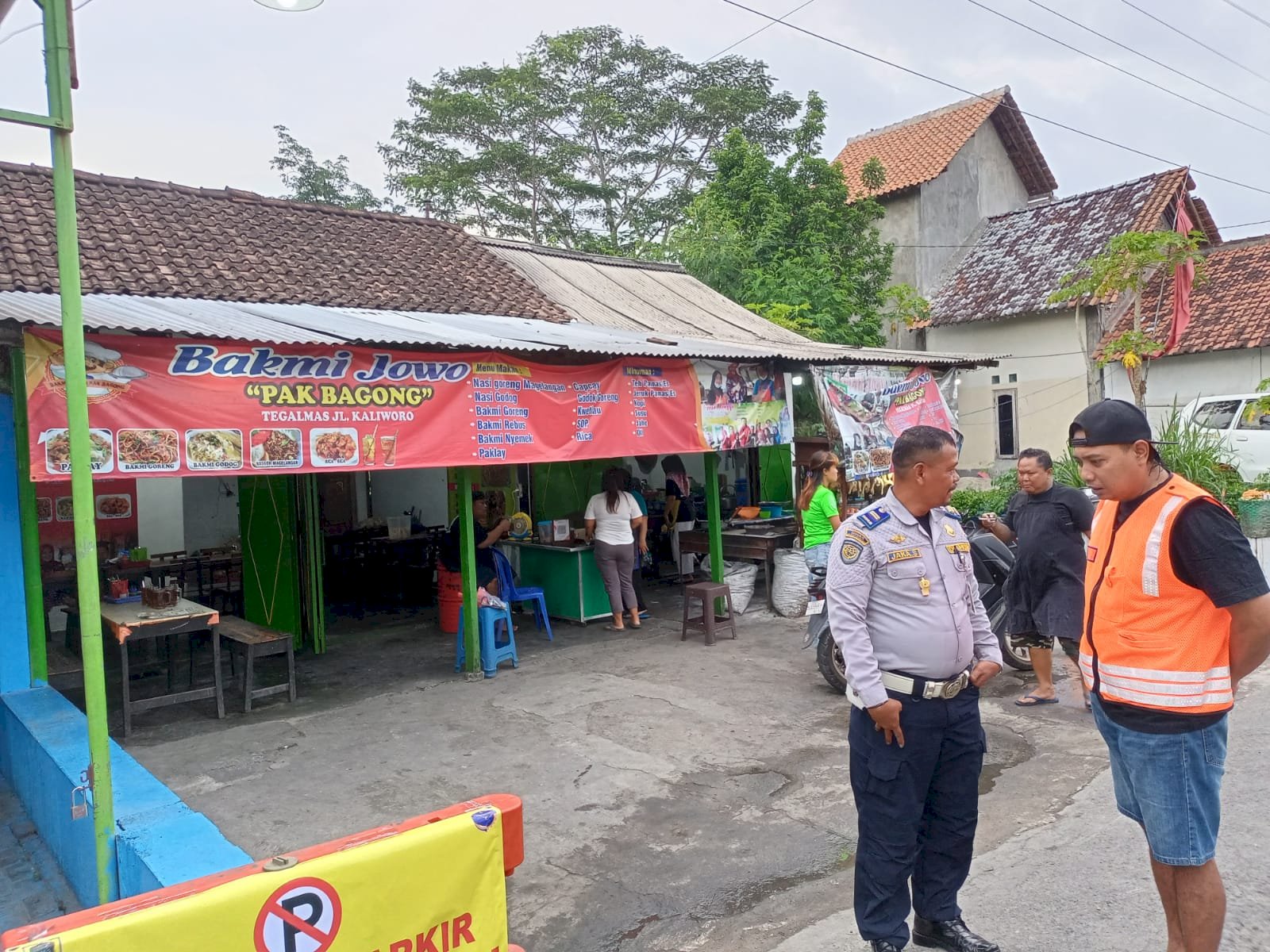 Cegah Kemacetan dan Kecelakaan Dinas Perhubungan Intensifkan Pengaturan Parkir di Area Rawan Klaten