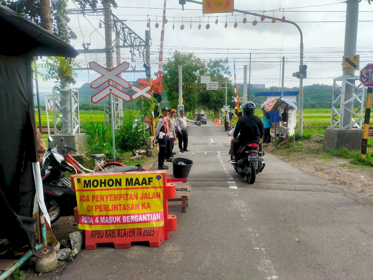 Cegah Kemacetan dan Kecelakaan Dinas Perhubungan Intensifkan Pengaturan Parkir di Area Rawan Klaten