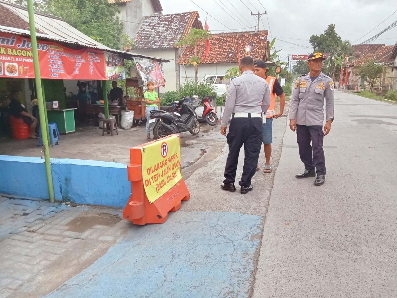 Cegah Kemacetan dan Kecelakaan Dinas Perhubungan Intensifkan Pengaturan Parkir di Area Rawan Klaten