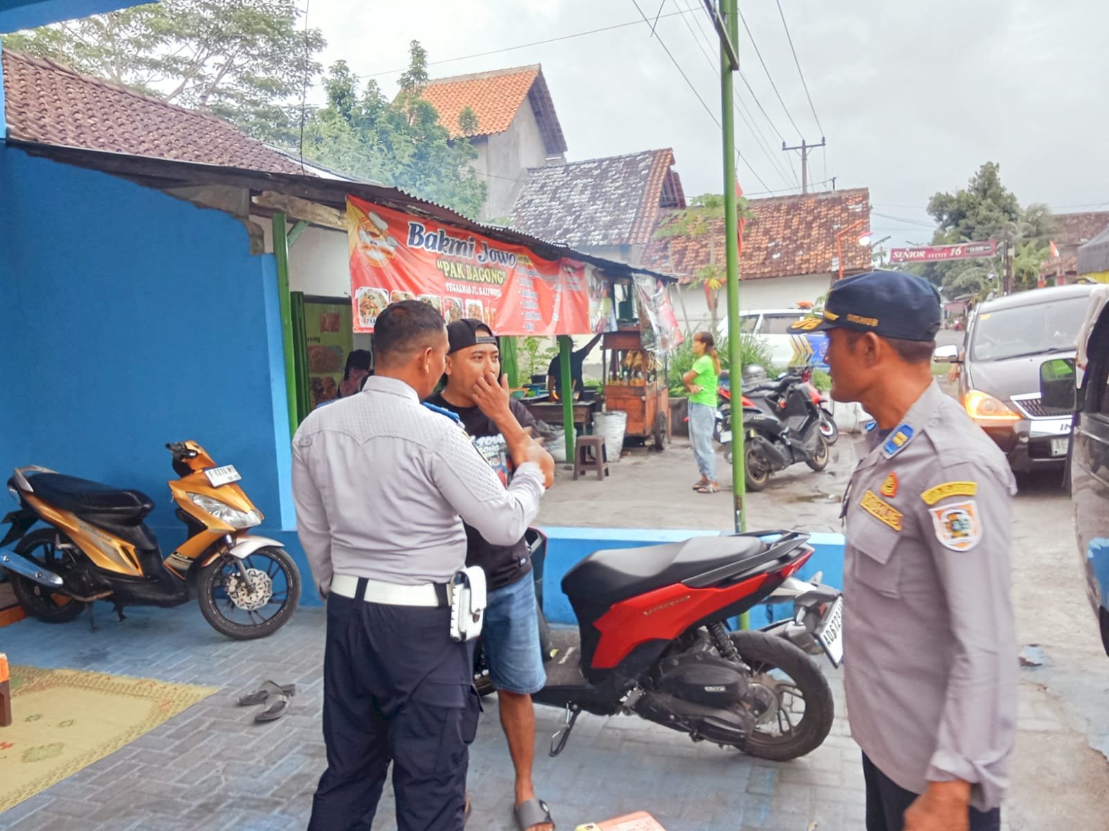 Cegah Kemacetan dan Kecelakaan Dinas Perhubungan Intensifkan Pengaturan Parkir di Area Rawan Klaten