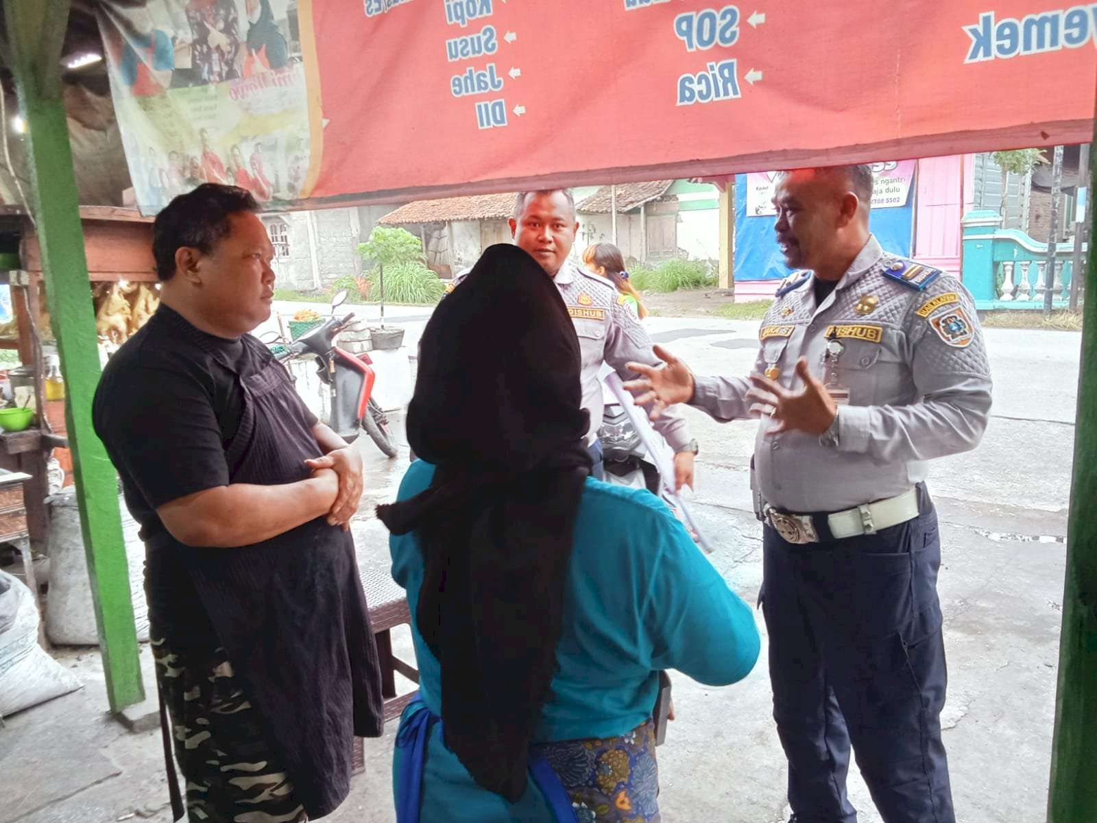 Cegah Kemacetan dan Kecelakaan Dinas Perhubungan Intensifkan Pengaturan Parkir di Area Rawan Klaten