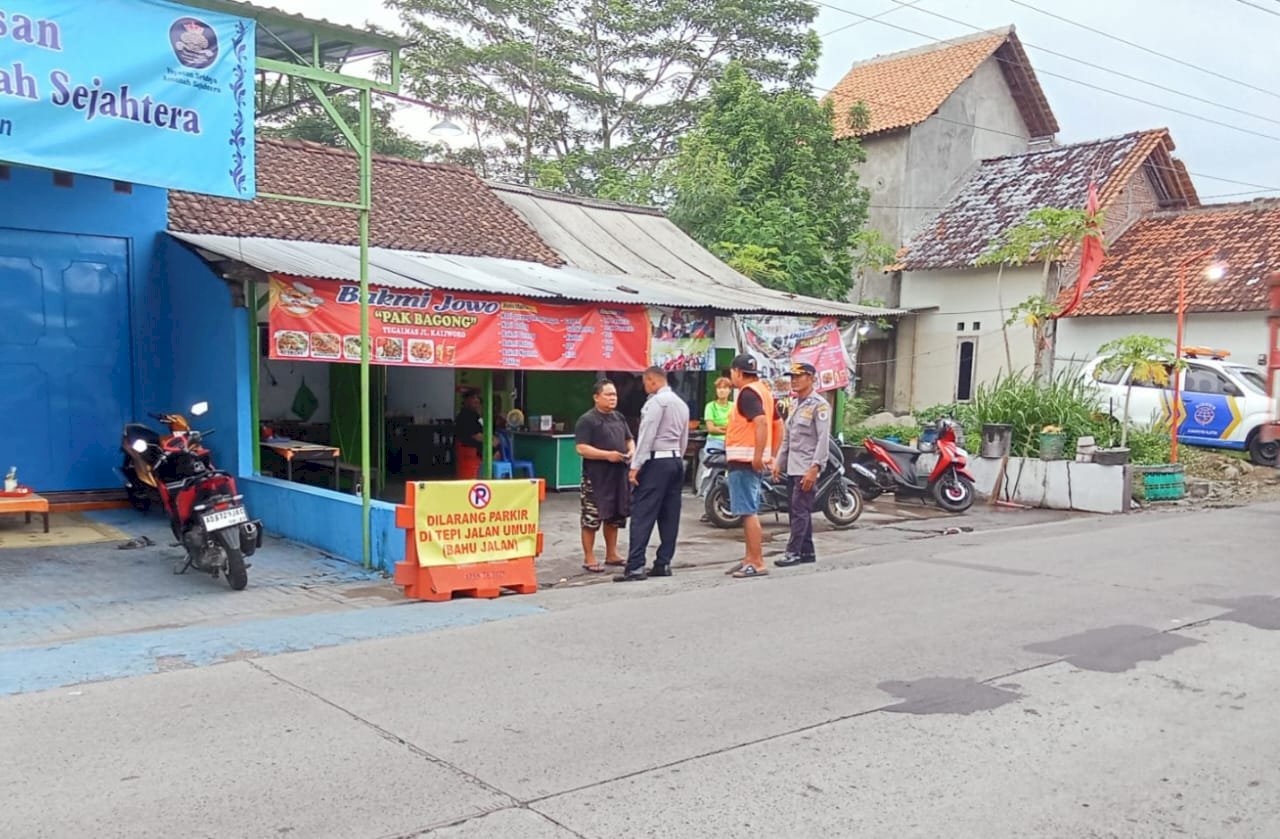 Cegah Kemacetan dan Kecelakaan Dinas Perhubungan Intensifkan Pengaturan Parkir di Area Rawan Klaten