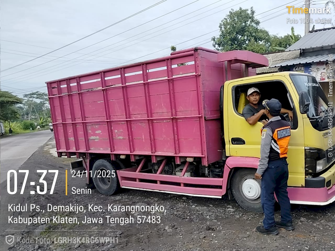Kehadiran Tegas di Pagi Hari : Dinas Perhubungan Amankan Jalur Sekolah dari Truk Bermuatan