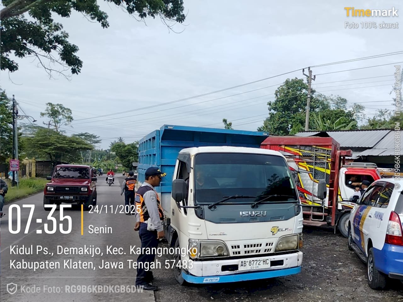 Kehadiran Tegas di Pagi Hari : Dinas Perhubungan Amankan Jalur Sekolah dari Truk Bermuatan