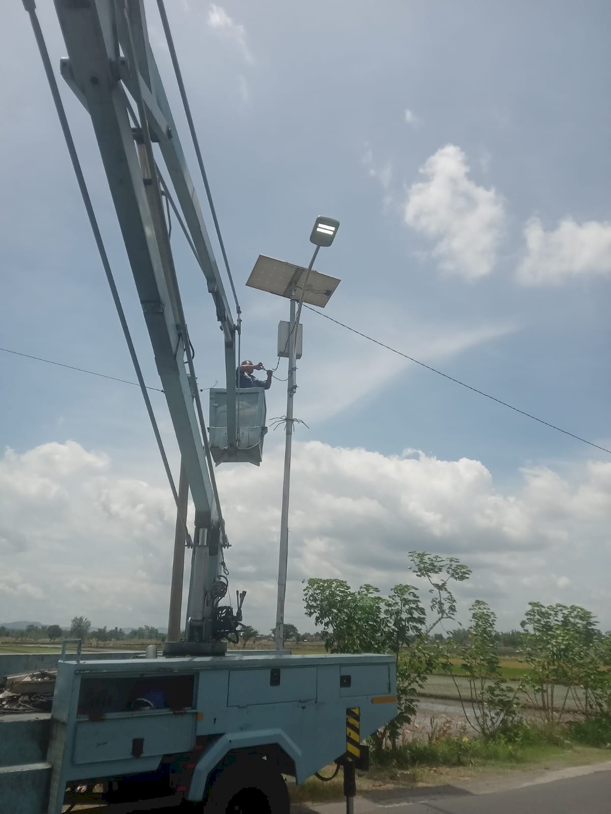 Jalan Lebih Terang! Dinas Perhubungan Ganti Lampu PJU LED di Sabranglor