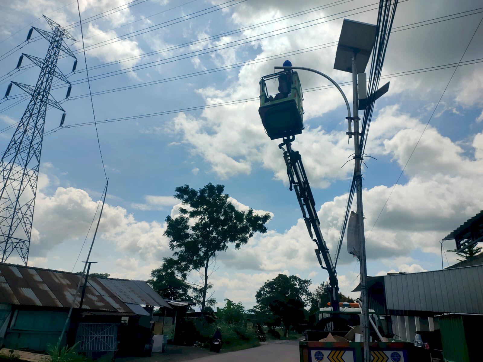 Pertigaan Nangsri Terang Maksimal! Dinas Perhubungan Konversi PJU Pakai Listrik Jaringan