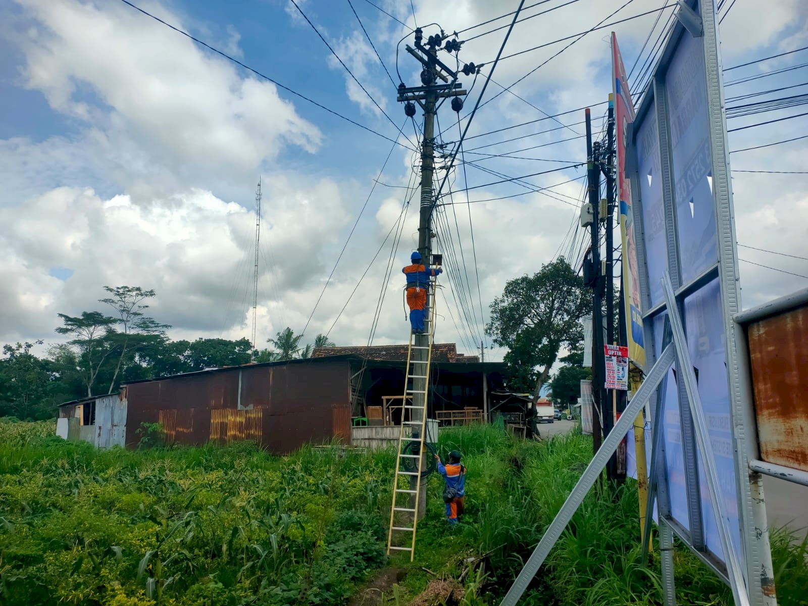 Pertigaan Nangsri Terang Maksimal! Dinas Perhubungan Konversi PJU Pakai Listrik Jaringan