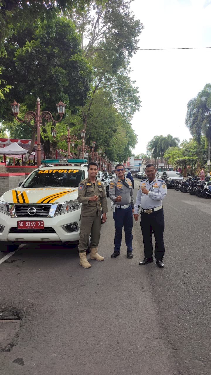 Upacara Hari Guru Lancar Sempurna! Dalops Siaga Atur Lalu Lintas di Alun-alun Klaten
