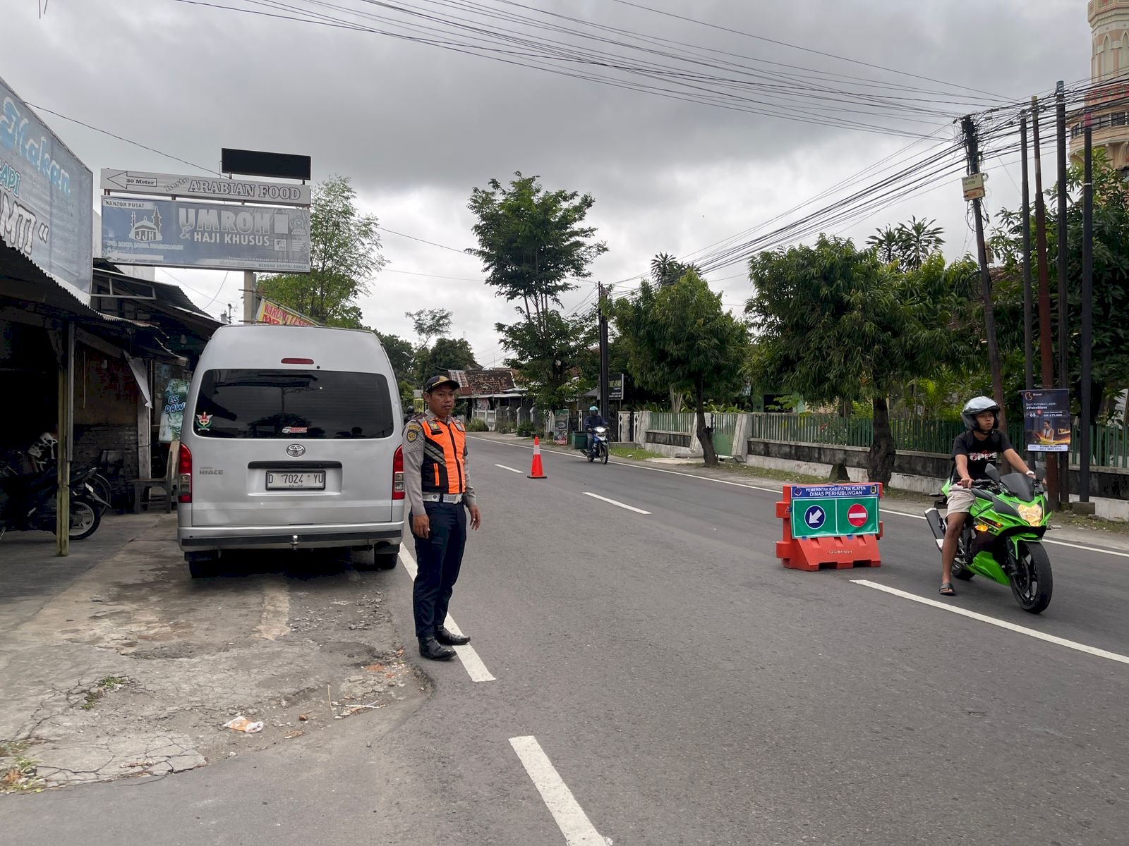 Jalur Dua Arah Jalan Mayor Sunaryo Resmi Diterapkan, Dinas Perhubungan Klaten Gencarkan Edukasi Siang Malam