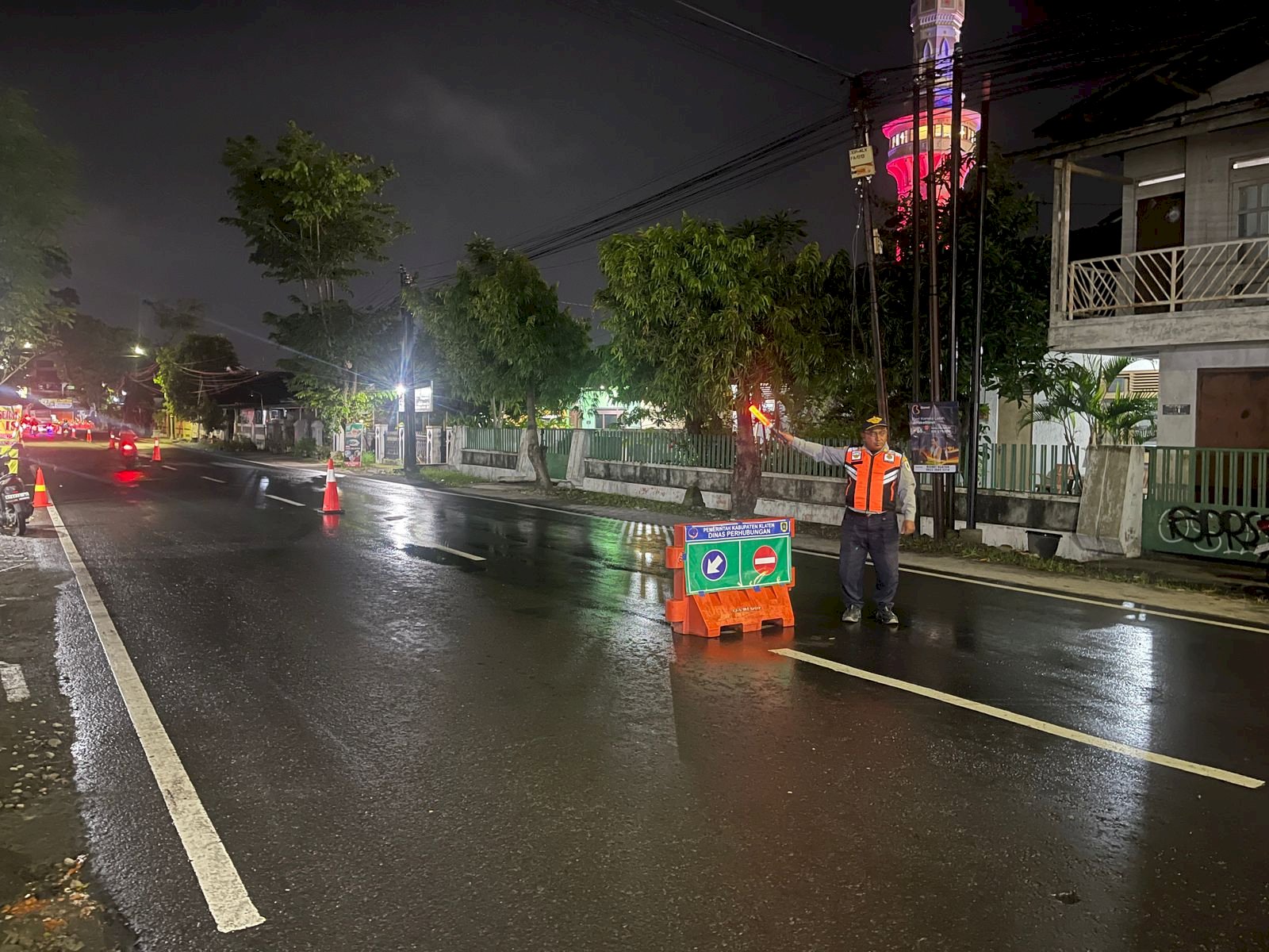 Jalur Dua Arah Jalan Mayor Sunaryo Resmi Diterapkan, Dinas Perhubungan Klaten Gencarkan Edukasi Siang Malam
