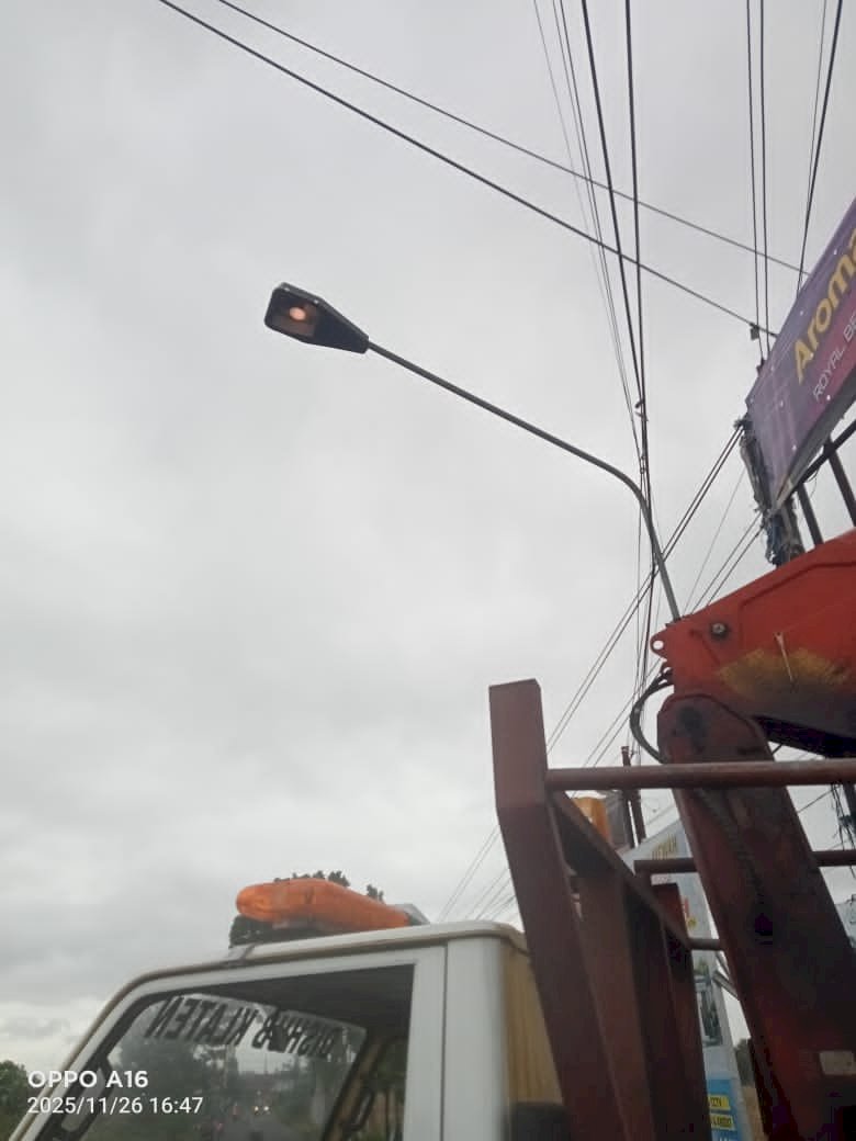 Lampu PJU Miring di Sabranglor Trucuk Diperbaiki Tim MRLL dan PJU, Penerangan Jalan yang Optimal Kembali Terwujud