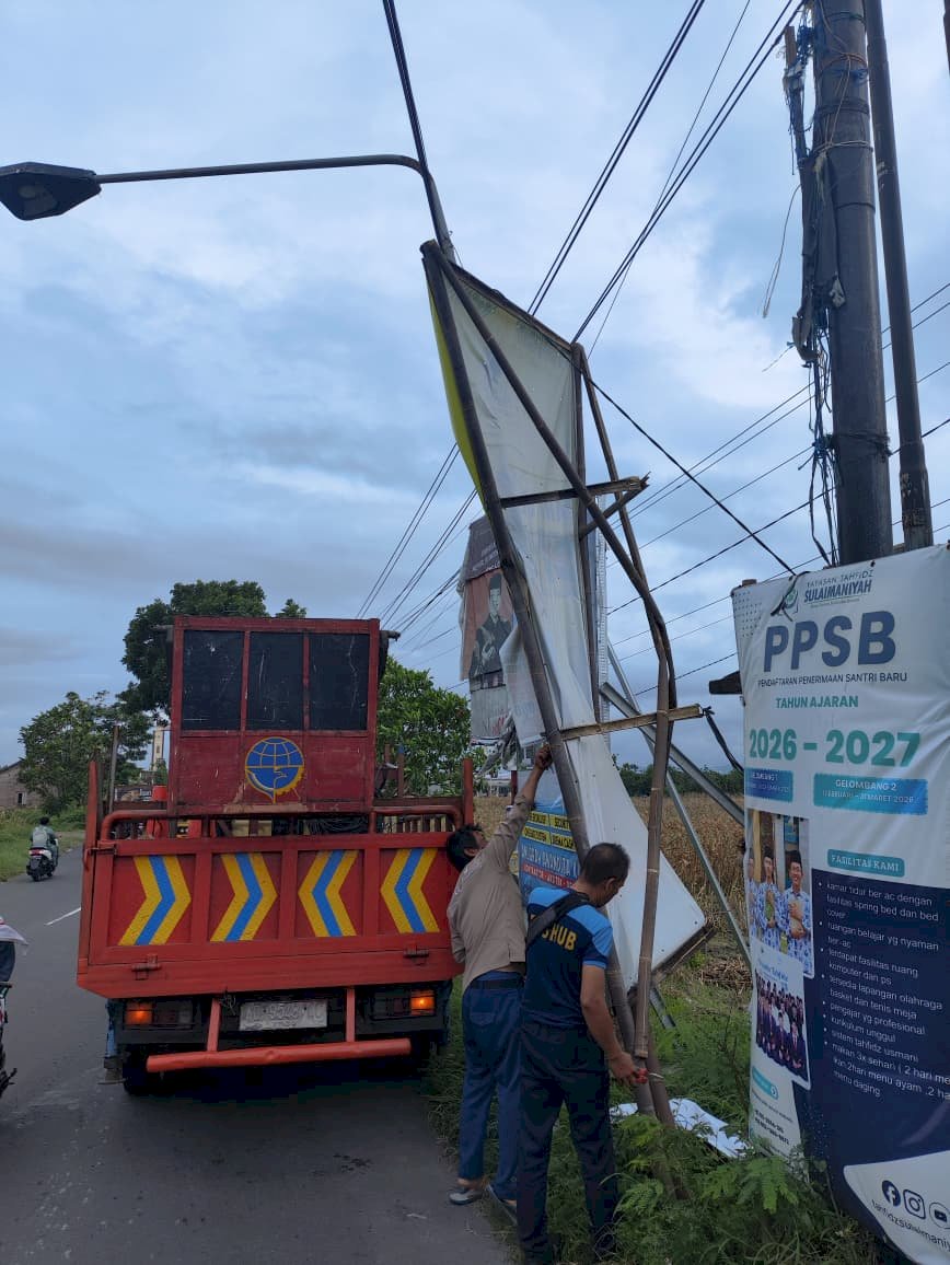 Lampu PJU Miring di Sabranglor Trucuk Diperbaiki Tim MRLL dan PJU, Penerangan Jalan yang Optimal Kembali Terwujud