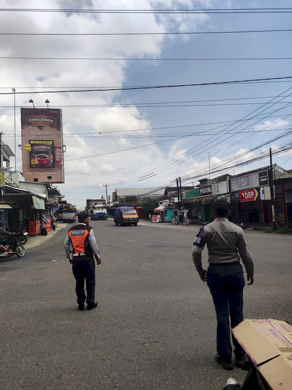 Operasi Pengalihan Armada Truk Besar, Tim Dalops Klaten Jaga Kelancaran Lalu Lintas di Jatinom