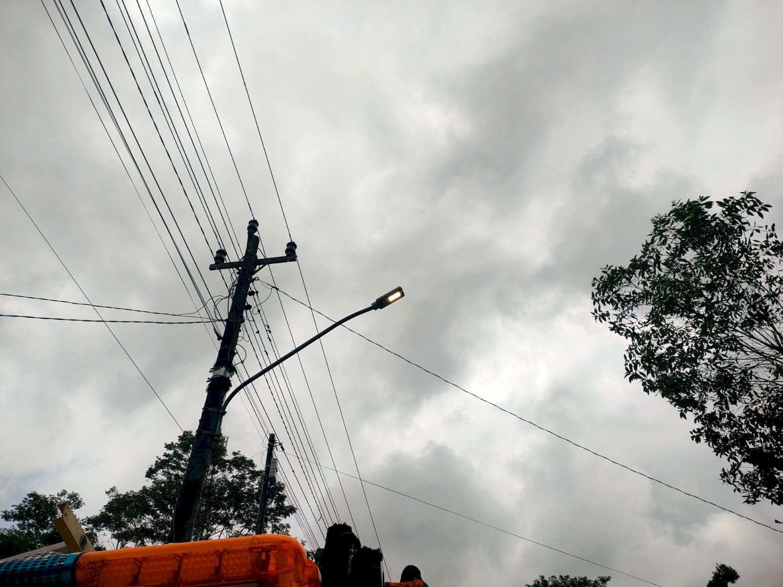 Tim PJU Lanjutkan Upgrade Pencahayaan, Ganti Lampu LED di Ngemplak Seneng-Manisrenggo