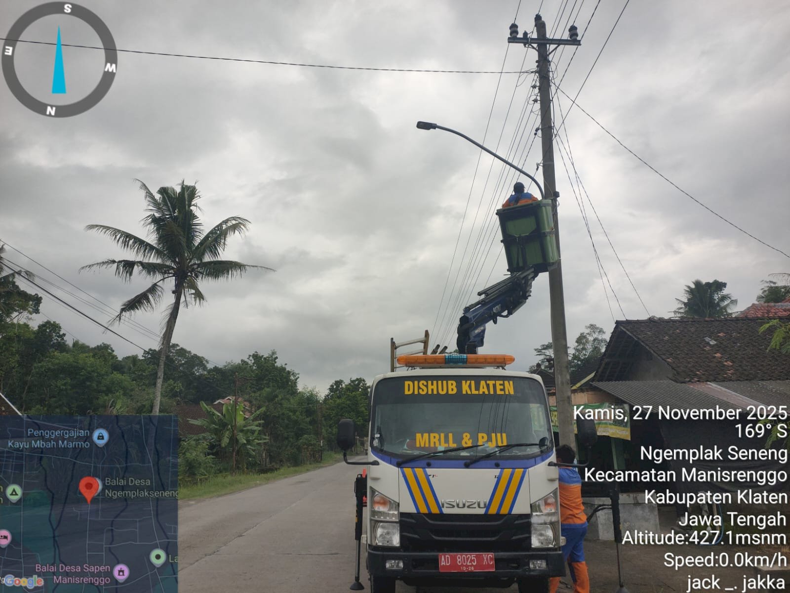 Tim PJU Lanjutkan Upgrade Pencahayaan, Ganti Lampu LED di Ngemplak Seneng-Manisrenggo