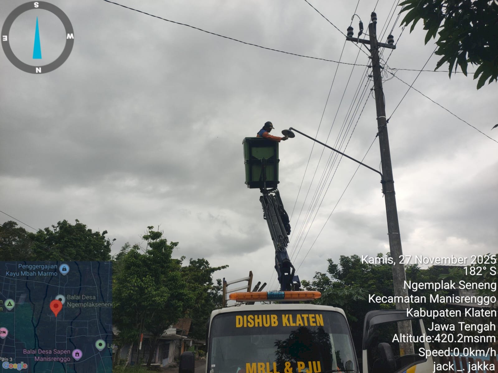 Tim PJU Lanjutkan Upgrade Pencahayaan, Ganti Lampu LED di Ngemplak Seneng-Manisrenggo