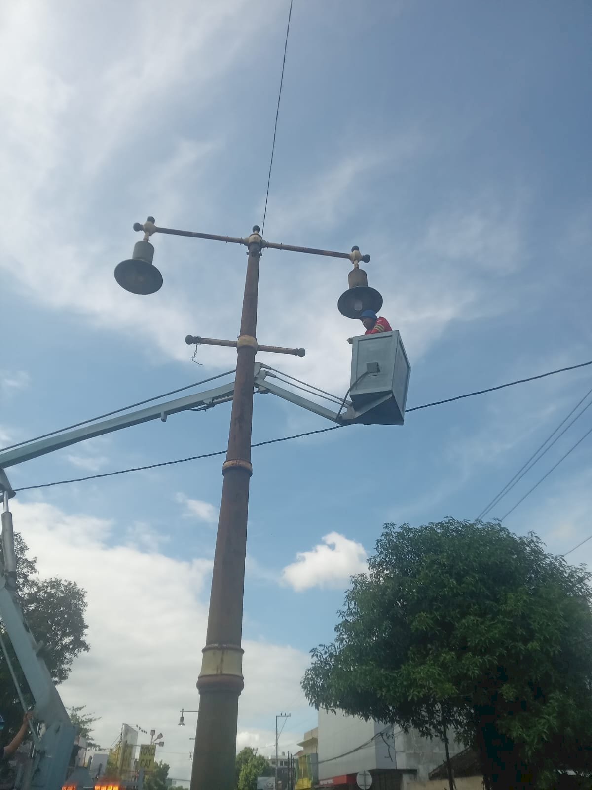 Perbaruan Sistem Distribusi Listrik Jalan Berlangsung, PJU Klaten Ganti MCB dan Lampu LED di Persimpangan Strategis