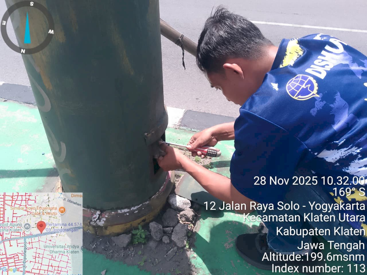 Pemeliharaan Rutin PJU Berlanjut, Tim Perbaiki dan Service MCB Depan Pombensin Jonggrangan Klaten