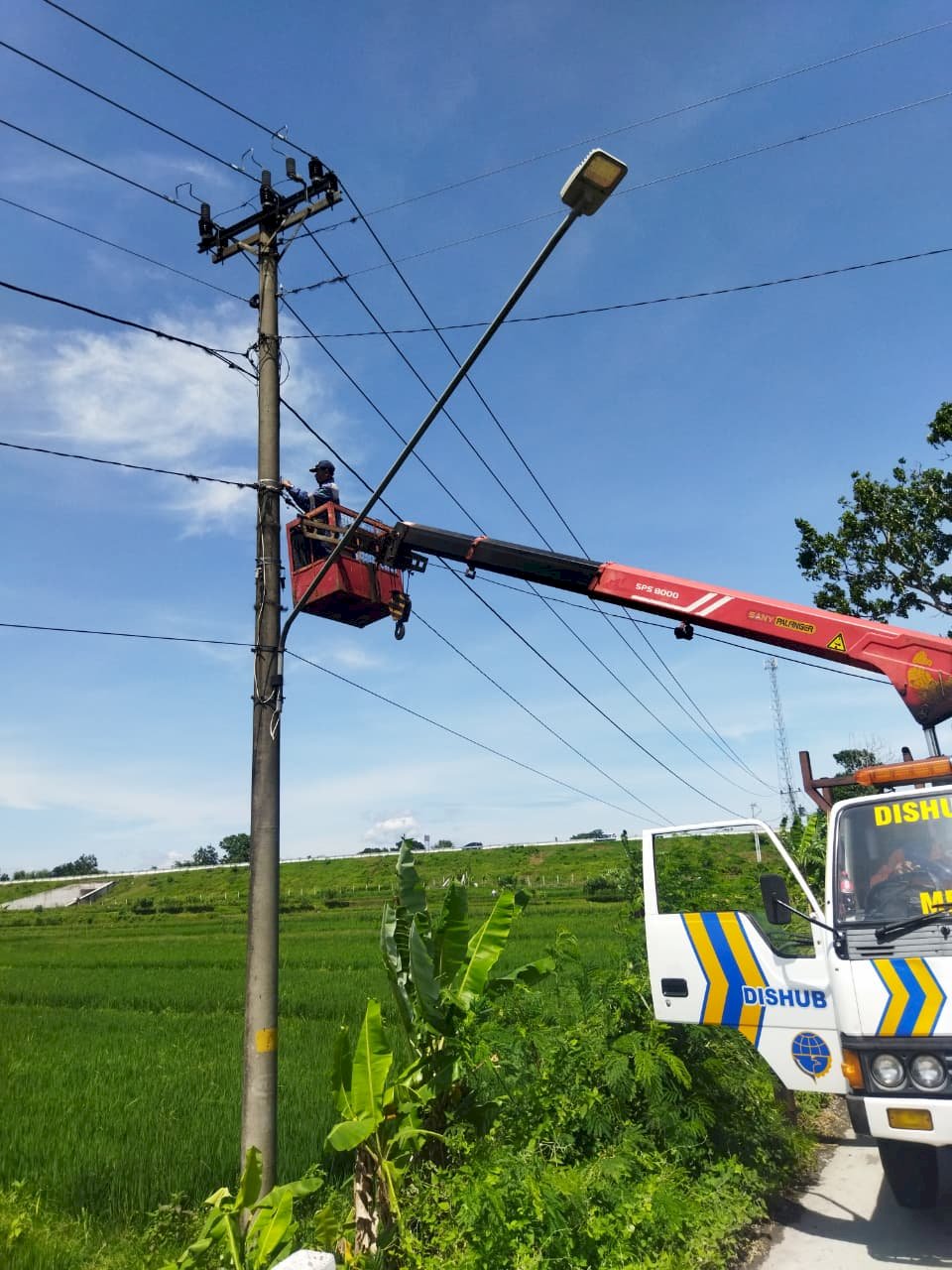 Dengarkan Keluhan Masyarakat, PJU Klaten Lakukan Pengecekan dan Perbaikan Lampu Mati di Dukuh Prayan