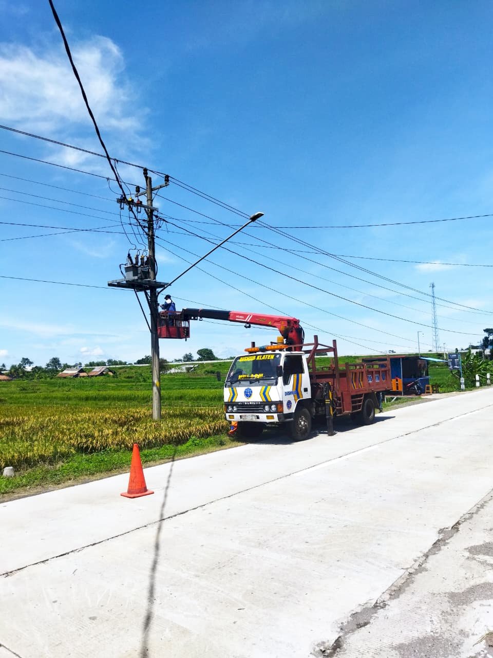 Dengarkan Keluhan Masyarakat, PJU Klaten Lakukan Pengecekan dan Perbaikan Lampu Mati di Dukuh Prayan