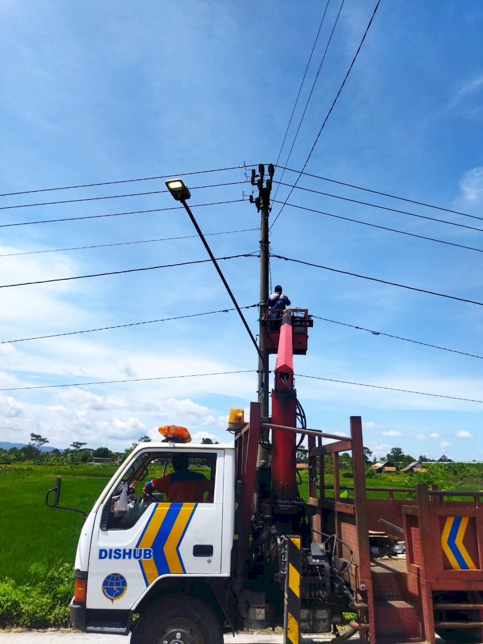 Dengarkan Keluhan Masyarakat, PJU Klaten Lakukan Pengecekan dan Perbaikan Lampu Mati di Dukuh Prayan