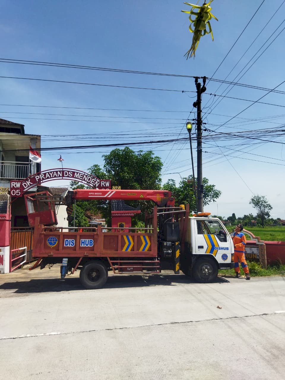 Dengarkan Keluhan Masyarakat, PJU Klaten Lakukan Pengecekan dan Perbaikan Lampu Mati di Dukuh Prayan