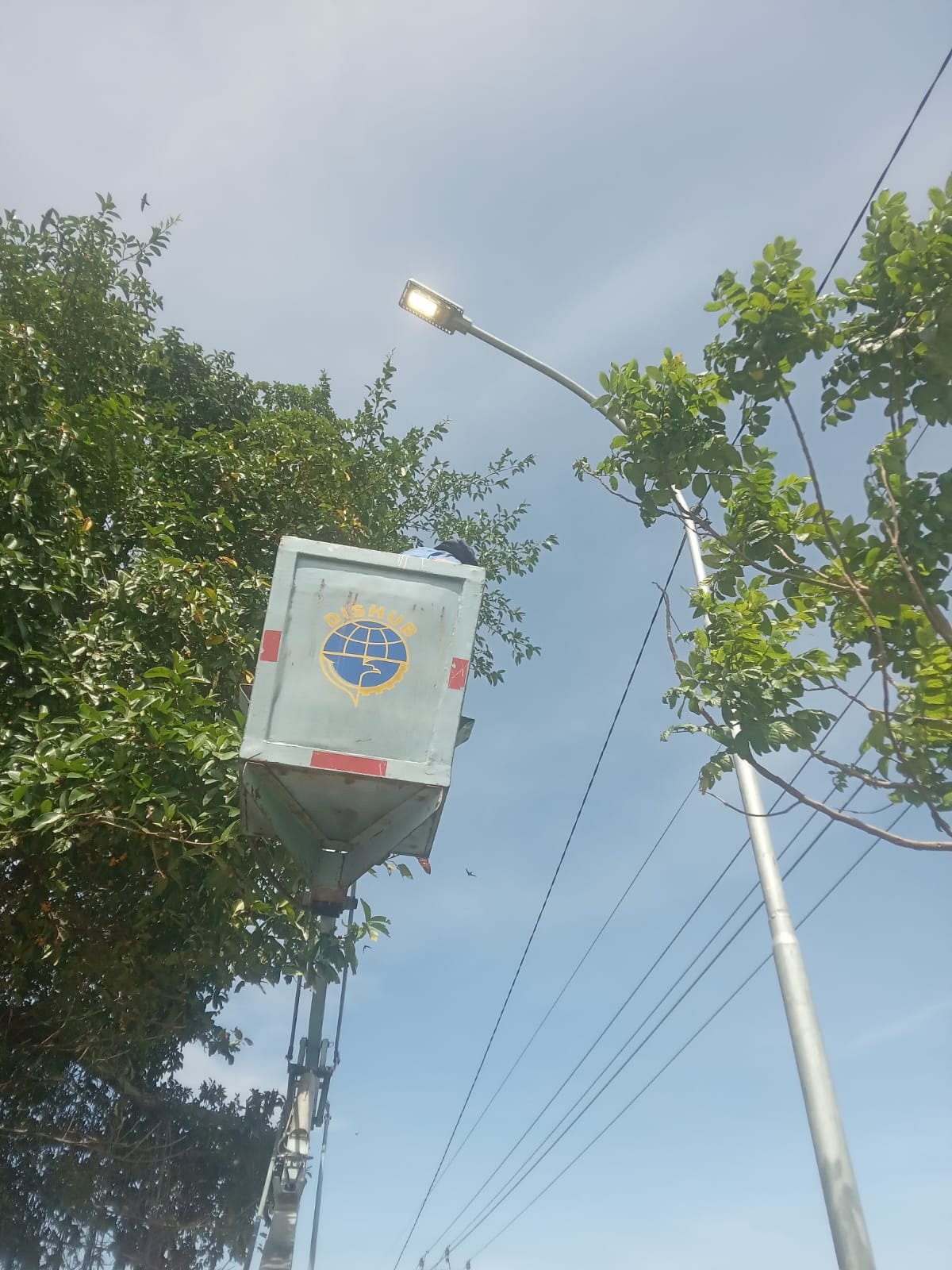 Cahaya Lebih Terang di Malam Hari, Dinas Perhubungan Ganti Lampu Jalan dengan Teknologi LED 60 Watt