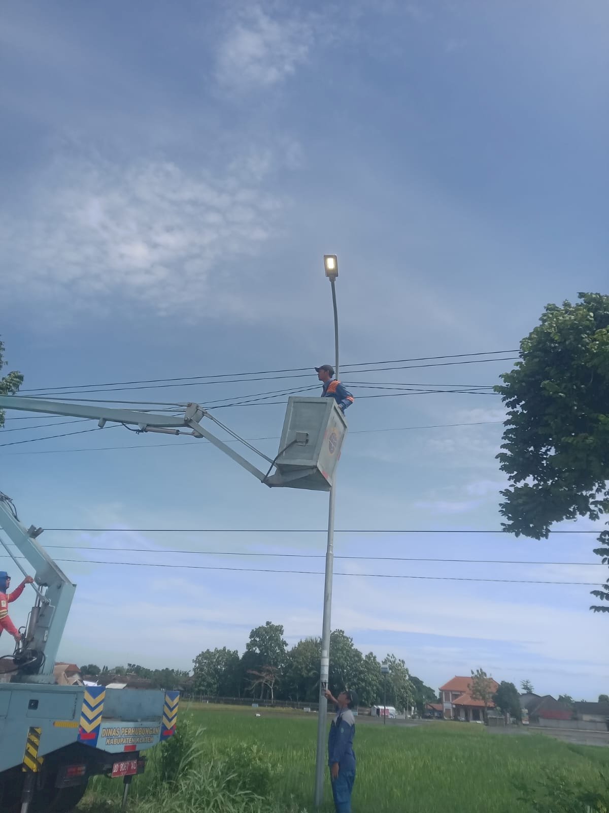Cahaya Lebih Terang di Malam Hari, Dinas Perhubungan Ganti Lampu Jalan dengan Teknologi LED 60 Watt