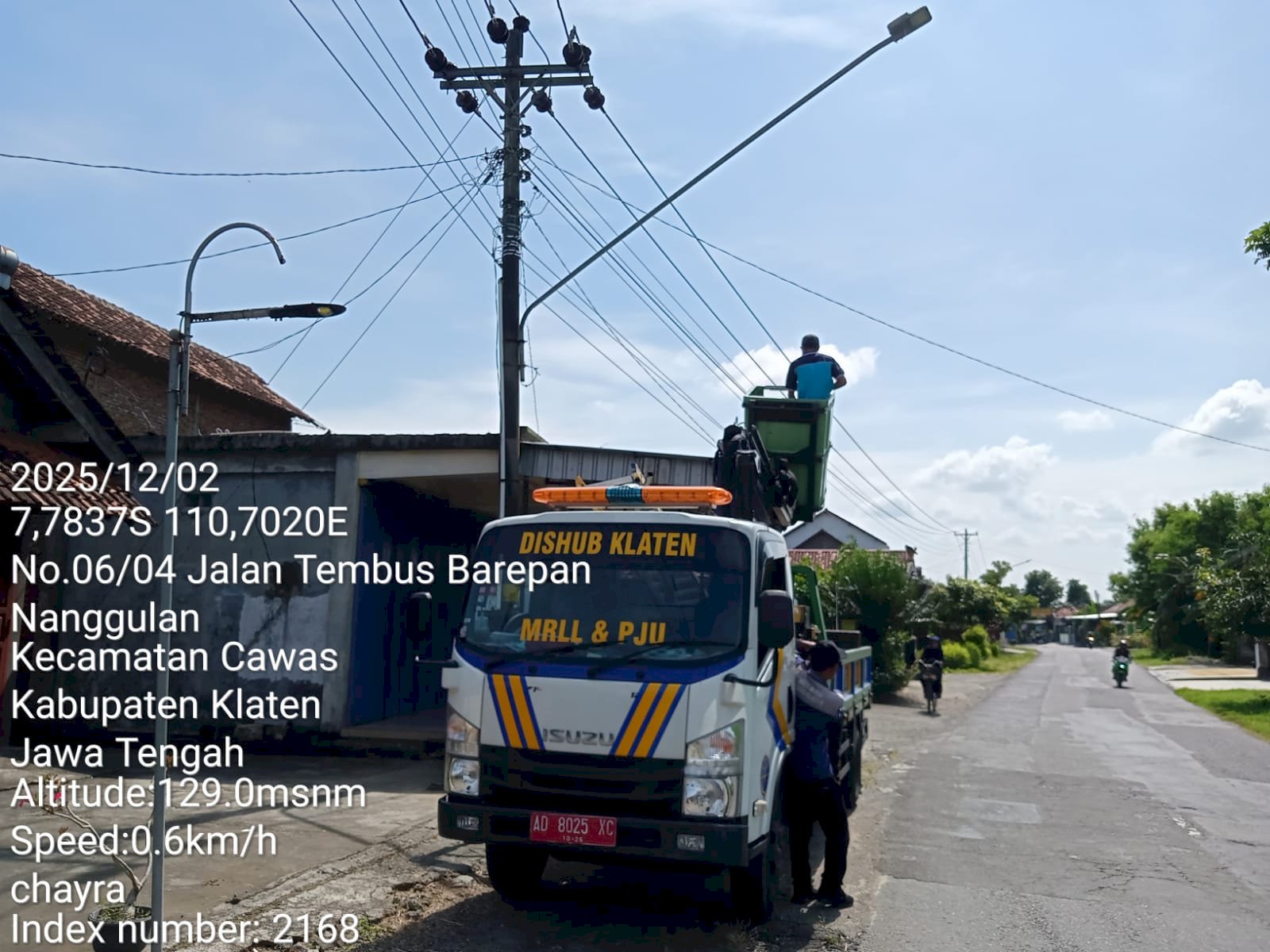 Pemeliharaan PJU di Nanggulan Terus Diperkuat, Dishub Klaten Pastikan Jalan Terang Benderang Untuk Keselamatan Masyarakat