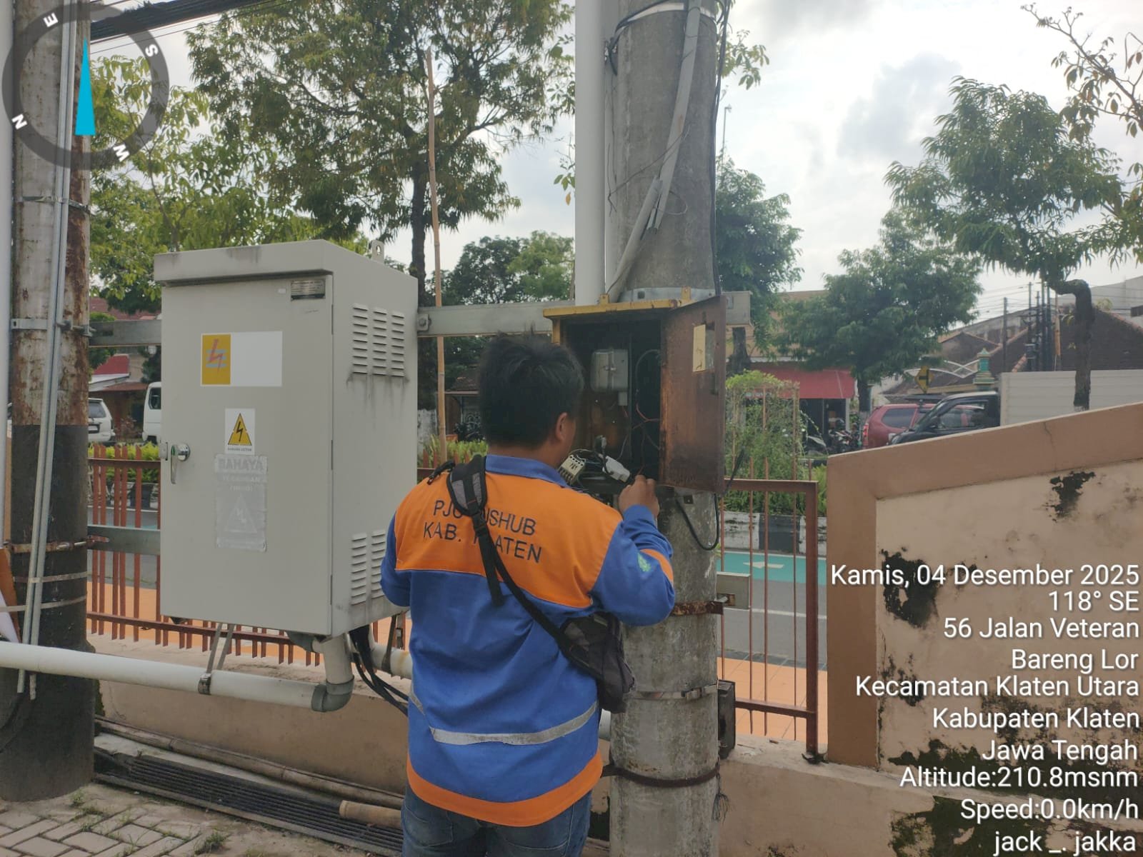 Ngingas Diperbaiki, Dishub Bersih Jaringan Induk PJU dari Korosi yang Mengganggu