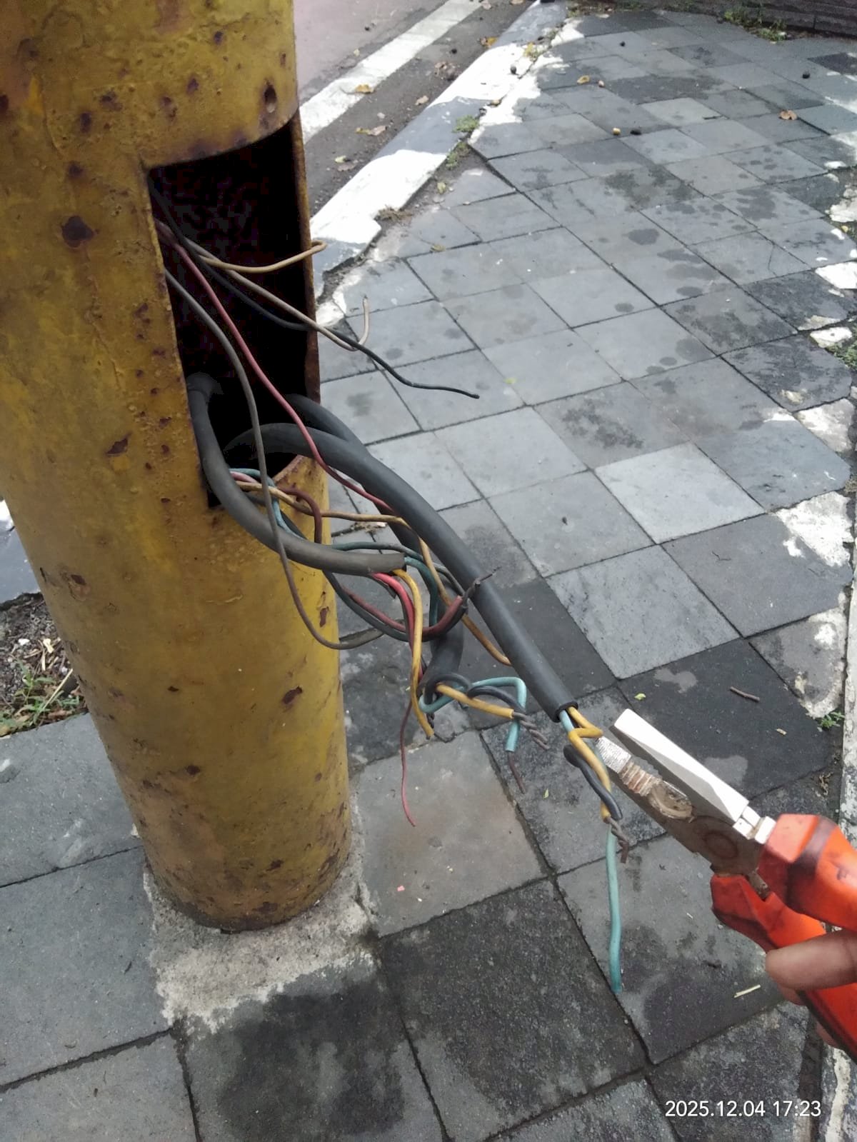 Dari Aduan Warga hingga Perbaikan Cepat: Kabel di SDN 1 Klaten Sekarang Aman Dikelola Dishub Klaten