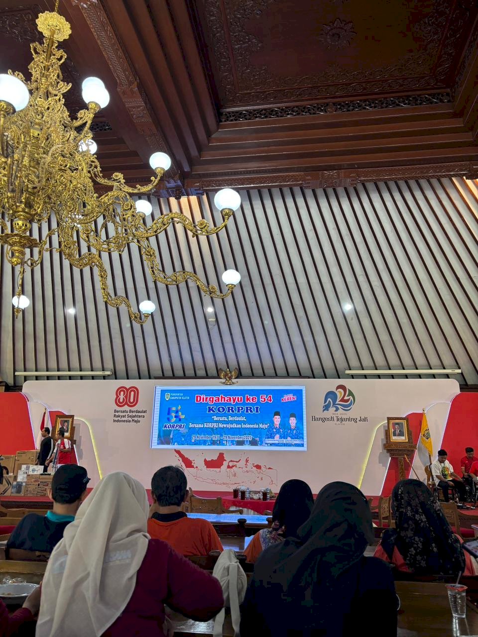 Pagi Buta ke Pendopo: Karyawan Dishub Klaten Ikuti Jalan Sehat HUT KORPRI ke-54 dengan Penuh Semangat