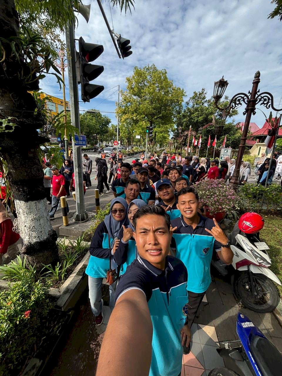 Pagi Buta ke Pendopo: Karyawan Dishub Klaten Ikuti Jalan Sehat HUT KORPRI ke-54 dengan Penuh Semangat