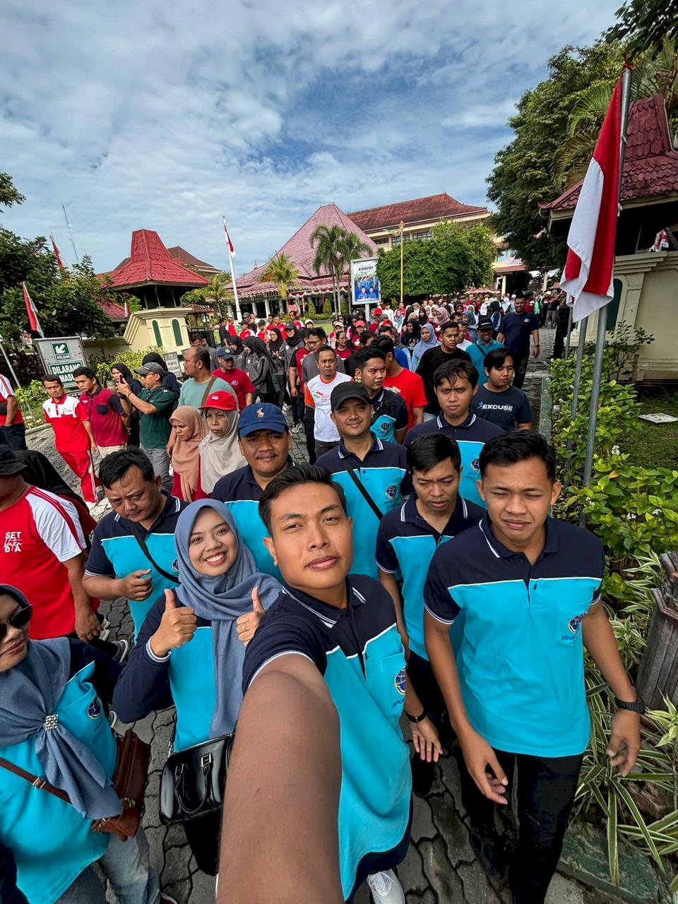 Pagi Buta ke Pendopo: Karyawan Dishub Klaten Ikuti Jalan Sehat HUT KORPRI ke-54 dengan Penuh Semangat