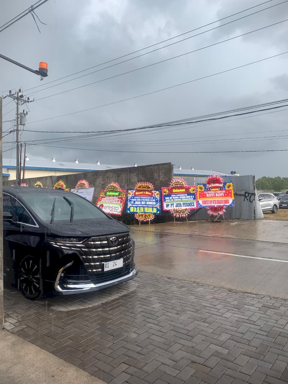 Menteri Perdagangan Jajaki Stabilitas Harga Pangan Klaten, Langsung Resmikan Pabrik Roti Modern di Delanggu