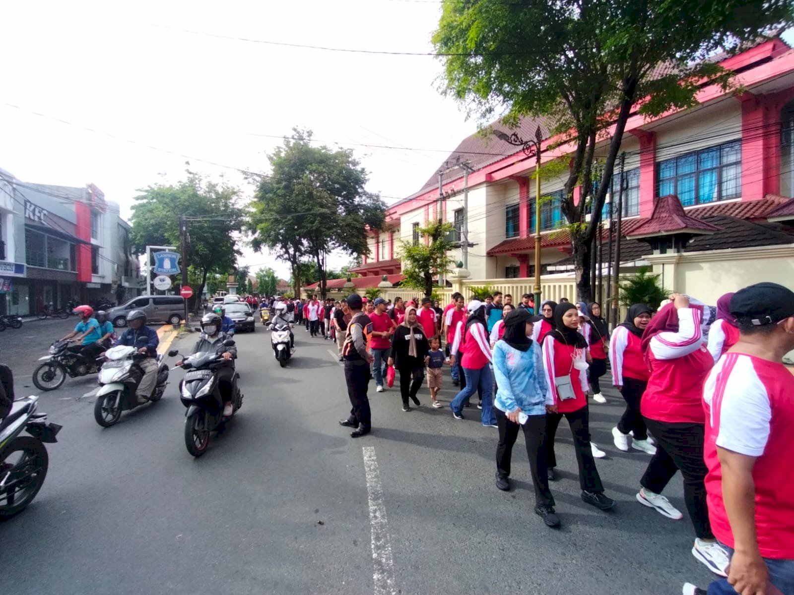 Tim Dalops Atur Lalu Lintas Lancar di Jalan Sehat HUT KORPRI ke-54 Pemda Klaten