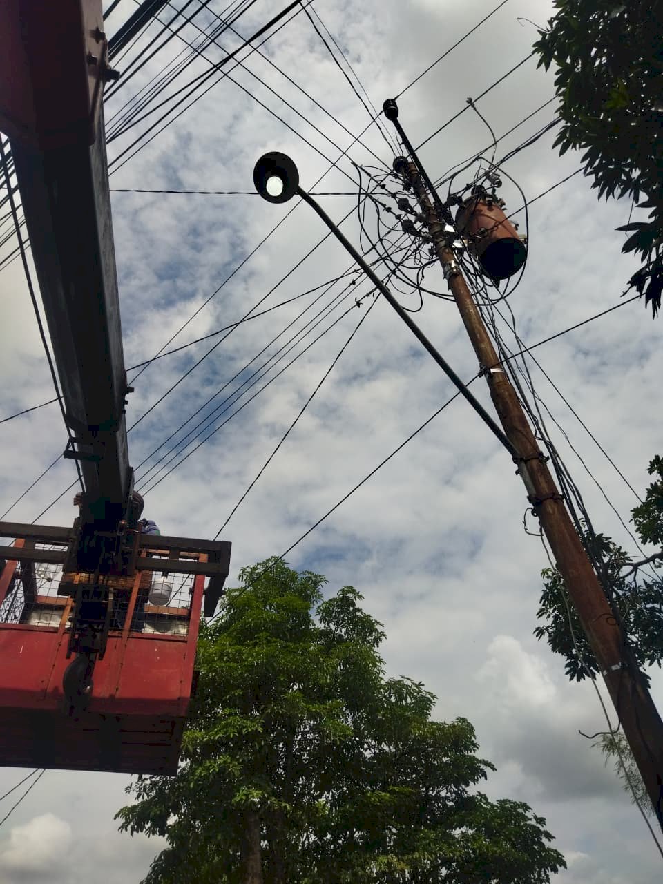 Cahaya Segar Utara, Dishub Klaten Ganti Lampu dan Kabel Sistem PJU di Jetak-Bareng