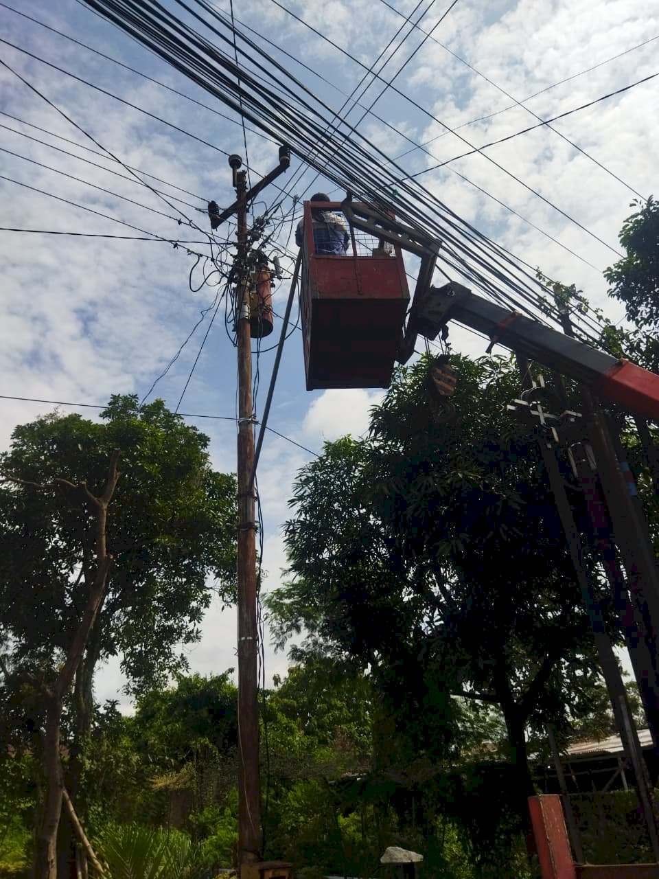 Cahaya Segar Utara, Dishub Klaten Ganti Lampu dan Kabel Sistem PJU di Jetak-Bareng
