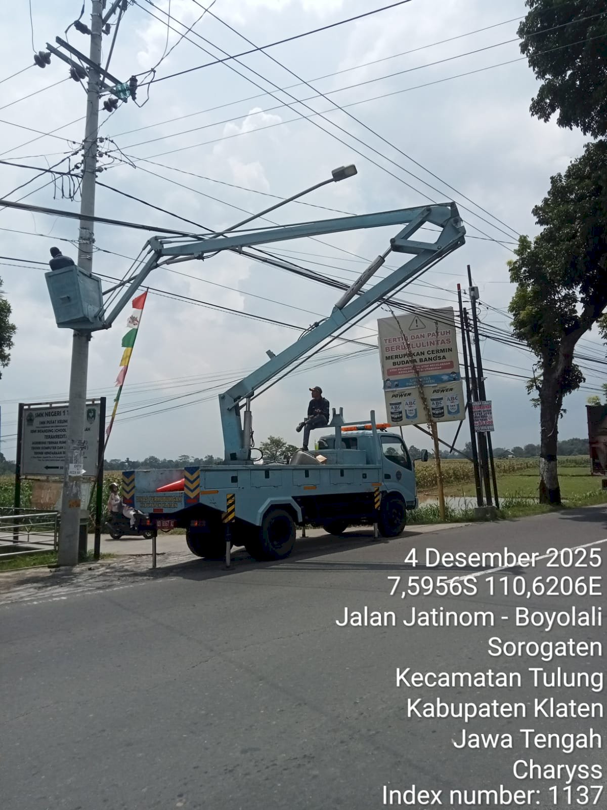 Jangan Takut Berkendara Malam Hari, Tim PJU Dishub Ganti Lampu Rusak dan Bersihkan Korosi di Dua Jalur Strategis Klaten