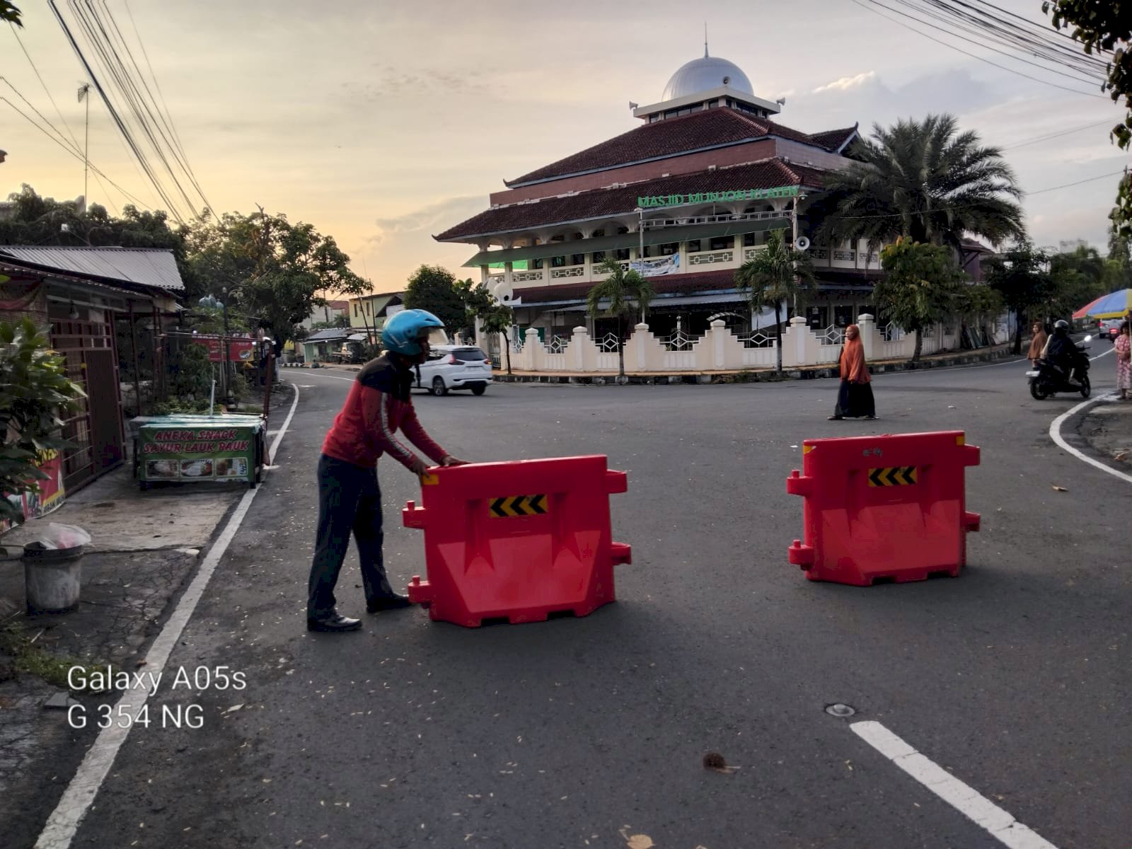 Puluhan Petugas Dishub Sibuk Tutup Jalan, Parkir dan Atur Lalu Lintas untuk Car Free Day Klaten