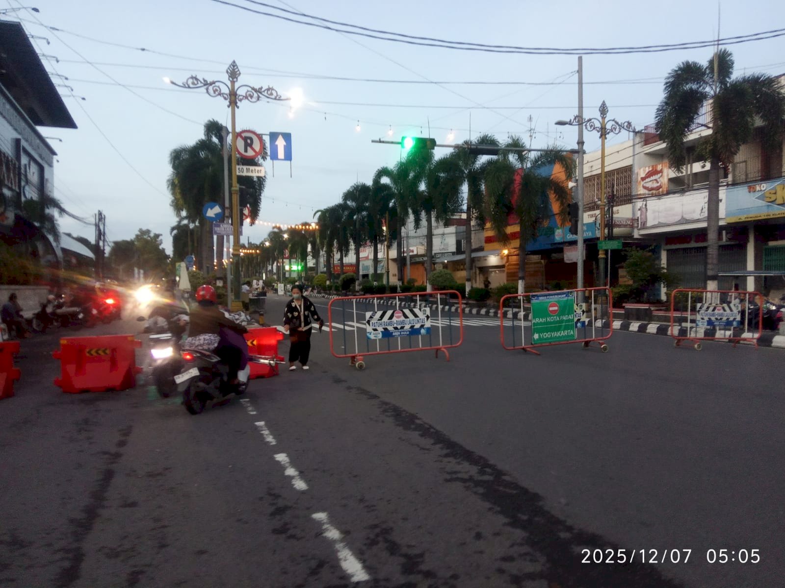 Puluhan Petugas Dishub Sibuk Tutup Jalan, Parkir dan Atur Lalu Lintas untuk Car Free Day Klaten
