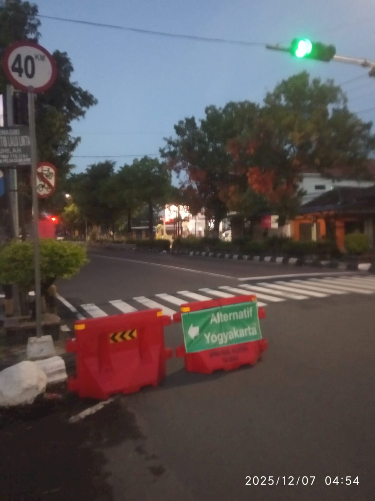 Puluhan Petugas Dishub Sibuk Tutup Jalan, Parkir dan Atur Lalu Lintas untuk Car Free Day Klaten