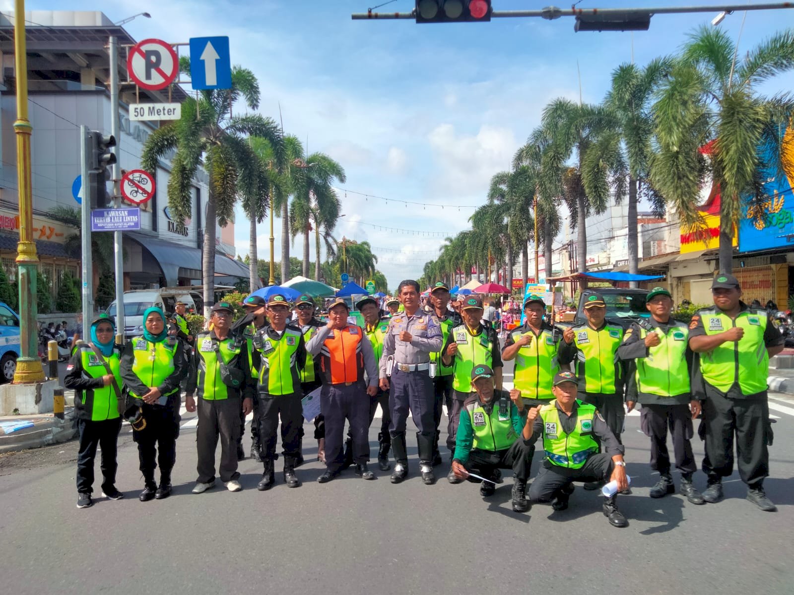 Puluhan Petugas Dishub Sibuk Tutup Jalan, Parkir dan Atur Lalu Lintas untuk Car Free Day Klaten