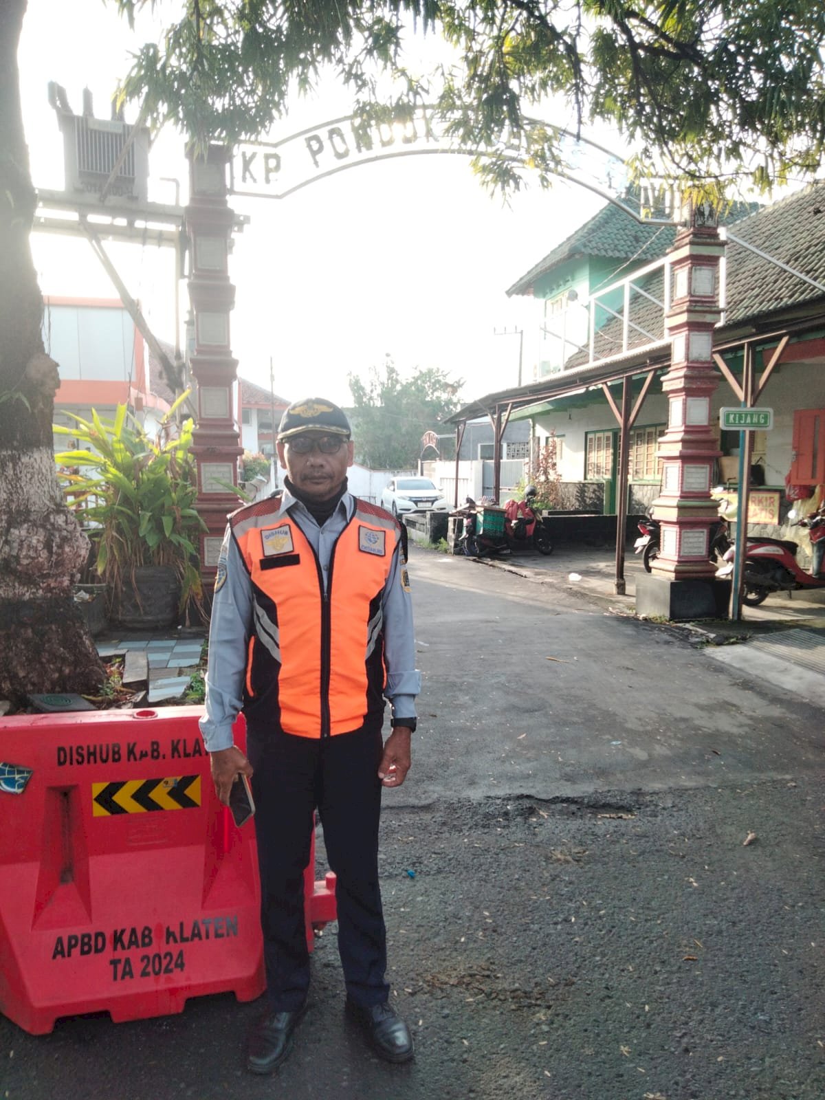 Puluhan Petugas Dishub Sibuk Tutup Jalan, Parkir dan Atur Lalu Lintas untuk Car Free Day Klaten