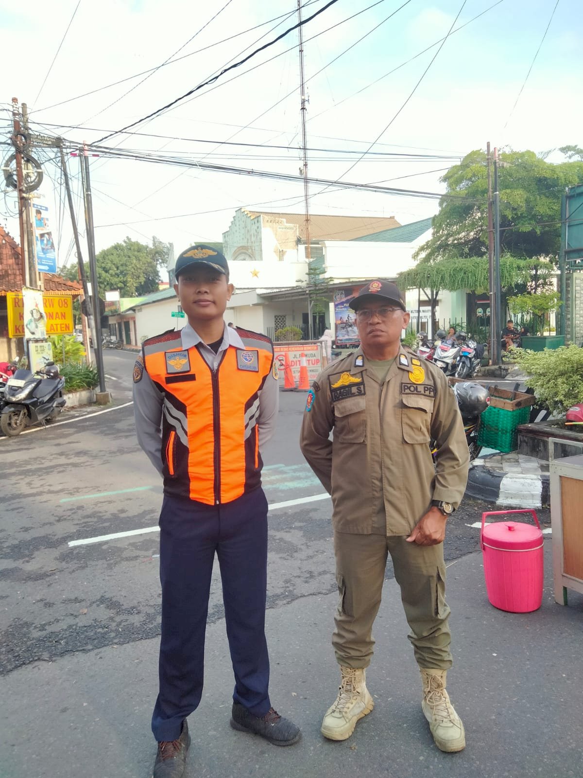 Puluhan Petugas Dishub Sibuk Tutup Jalan, Parkir dan Atur Lalu Lintas untuk Car Free Day Klaten