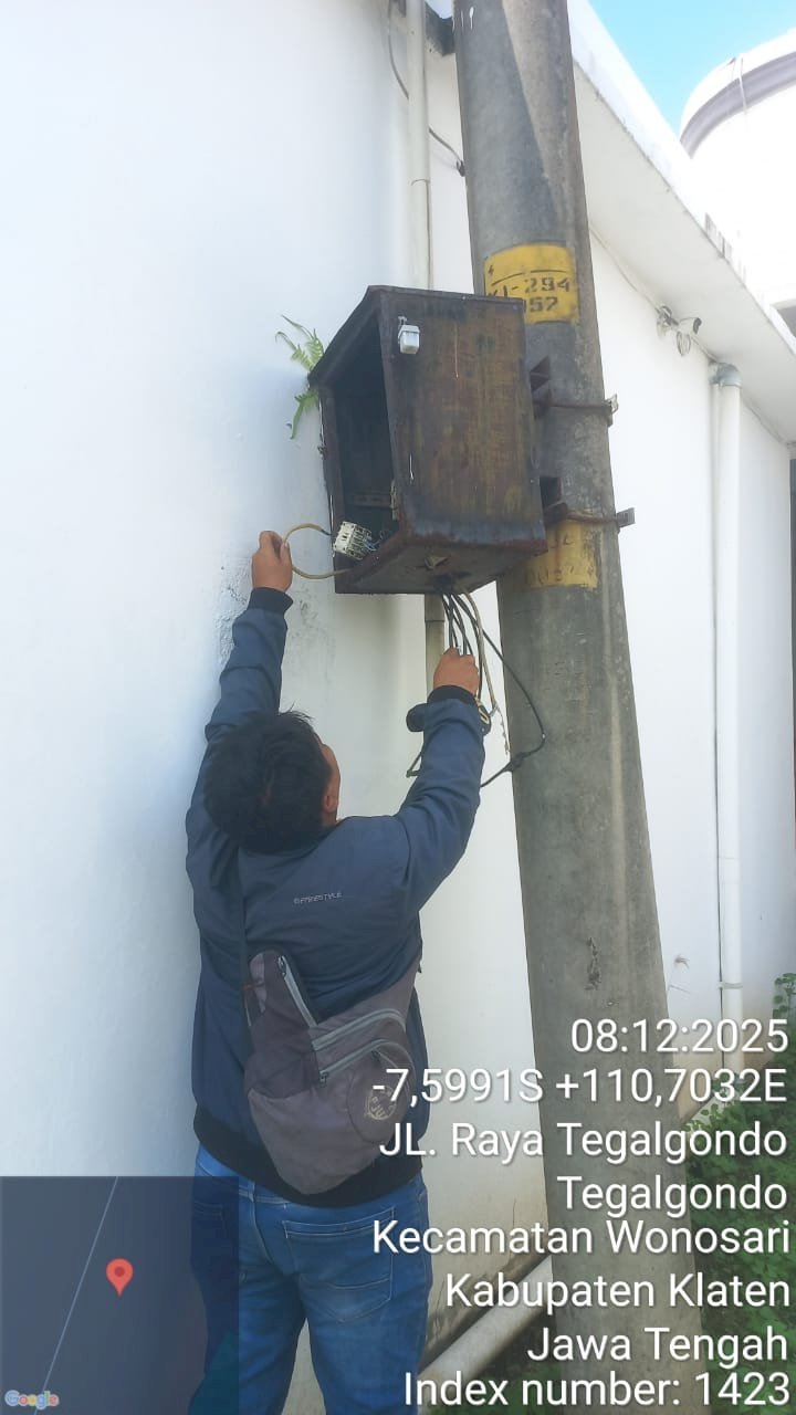 Dinas Perhubungan Intensifkan Pemeliharaan PJU, Servis Panel Lampu Jalan di Samsat Delanggu